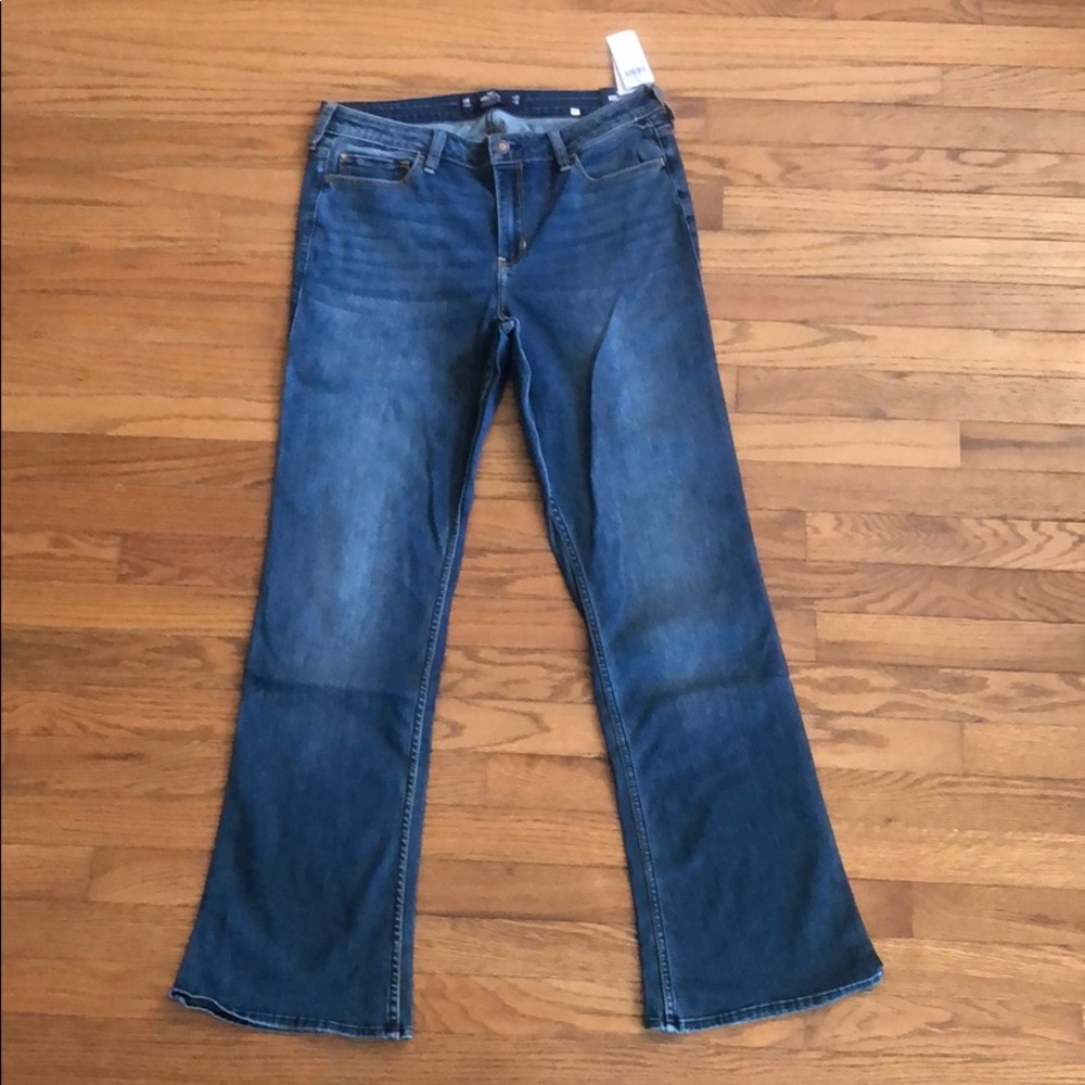 Hollister Curvy Mid-Rise Boot Jeans